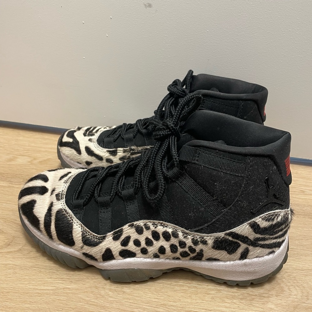 Air Jordan 11 "Animal Instinct" sneakers, size 9